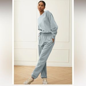 Alo Yoga Accolade Set in cosmic grey